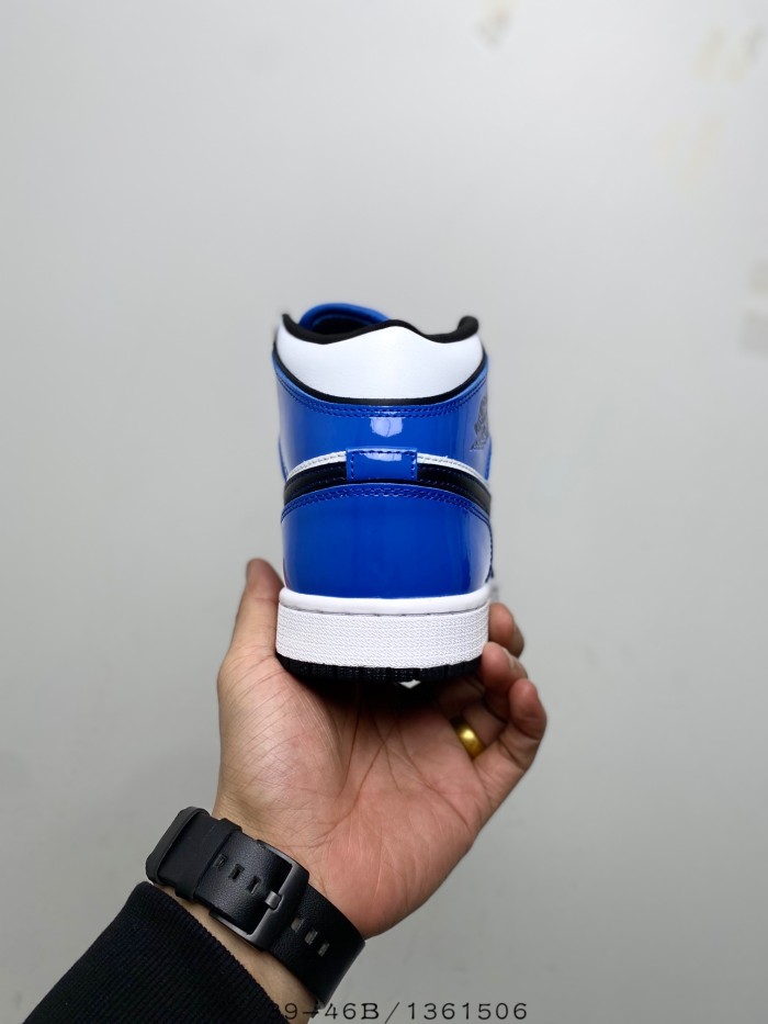 Jordan 1 Mid Signal Blue