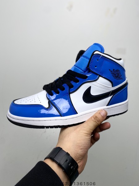 Jordan 1 Mid Signal Blue