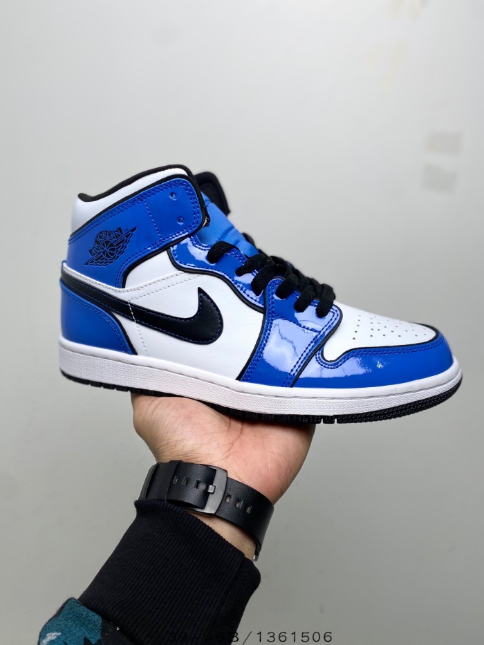 Jordan 1 Mid Signal Blue