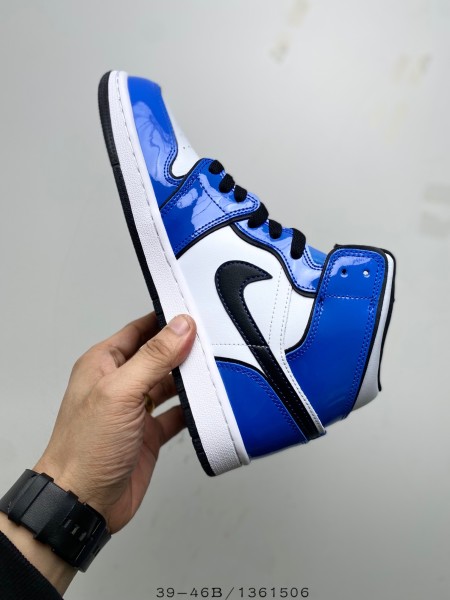Jordan 1 Mid Signal Blue