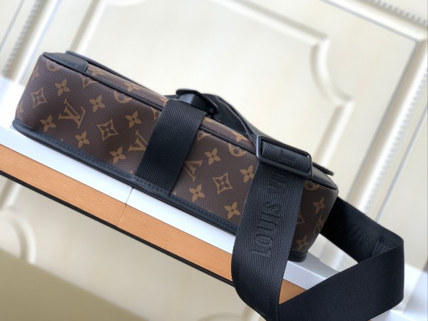 Handbag Louis Vuitton m46328 size 35 x 24 x 8