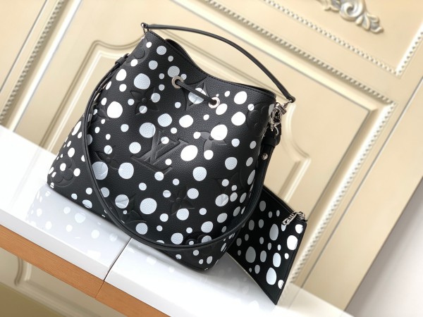 Handbag Louis Vuitton M21753 size 26.0 x 26.0 x 17.5