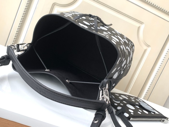 Handbag Louis Vuitton M21753 size 26.0 x 26.0 x 17.5