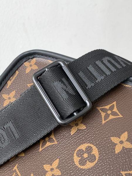 Handbag Louis Vuitton m46442 size 16 x 22 x 7