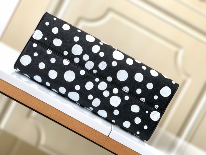 Handbag Louis Vuitton m46389 size 35 x 27 x 14