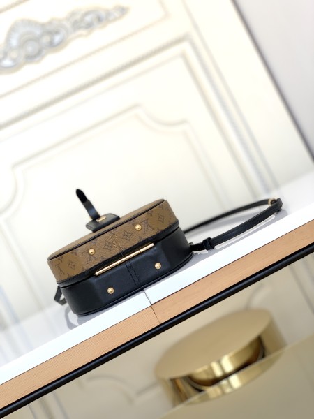 Handbag Louis Vuitton M43514 size 17.5x16.5X7.5cm