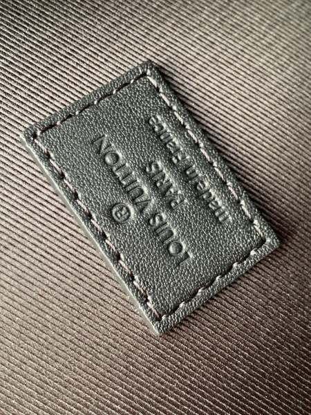 Handbag Louis Vuitton m46442 size 16 x 22 x 7