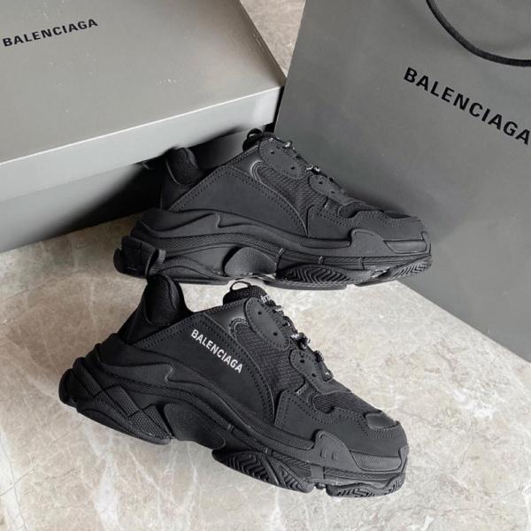 Balenciaga Triple S Black (2021)
