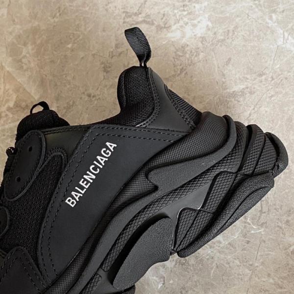 Balenciaga Triple S Black (2021)