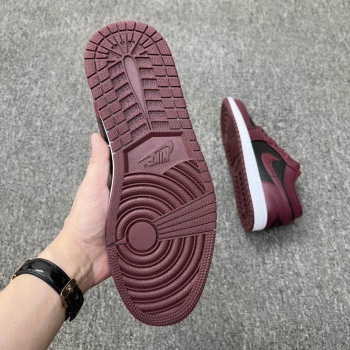 Jordan 1 Low Black Dark Beetroot (W)