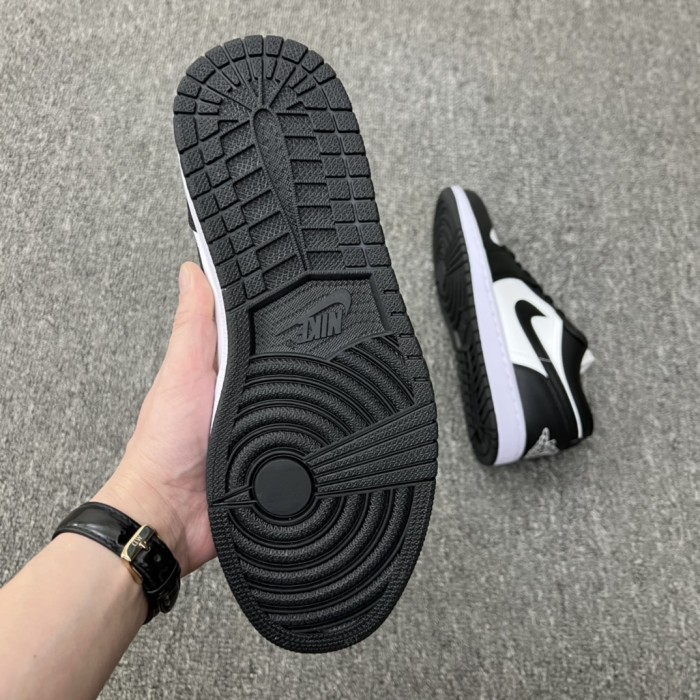 Jordan 1 Low White Black Panda