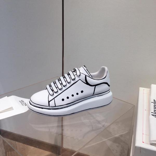 Alexander McQueen Oversized White Black Outline