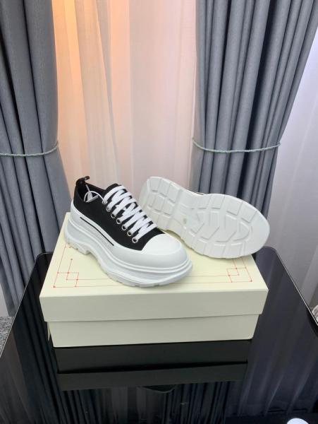 Alexander McQueen Tread Slick Low Lace Up Black White