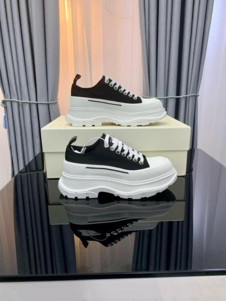 Alexander McQueen Tread Slick Low Lace Up Black White