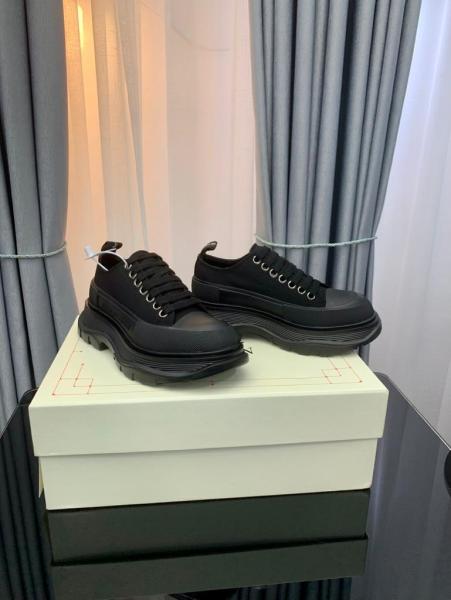 Alexander McQueen Tread Slick Low Lace Up Triple Black