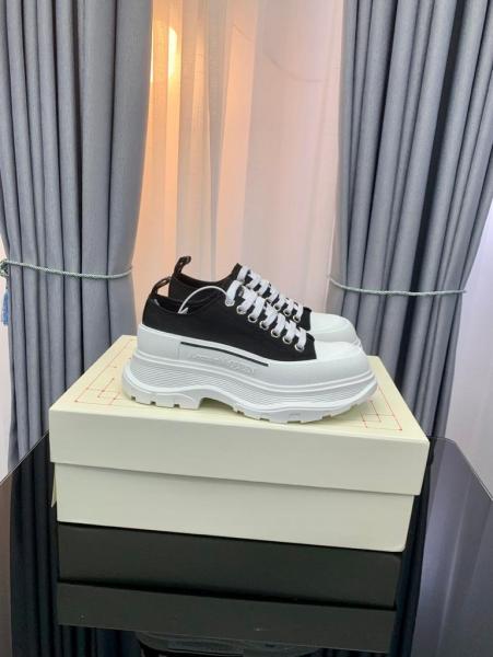 Alexander McQueen Tread Slick Low Lace Up Black White