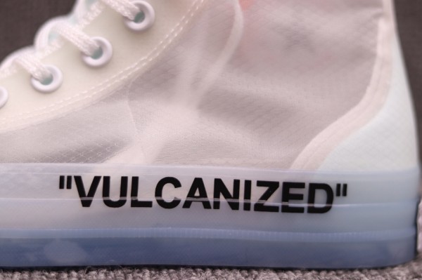 Converse Chuck Taylor All-Star Vulcanized Hi Off-White