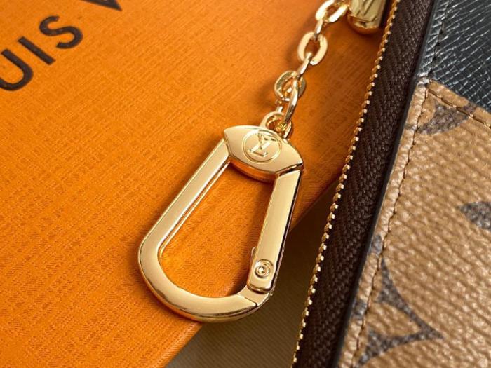 Handbag Louis Vuitton M69431 size 13*9.5*2.5cm