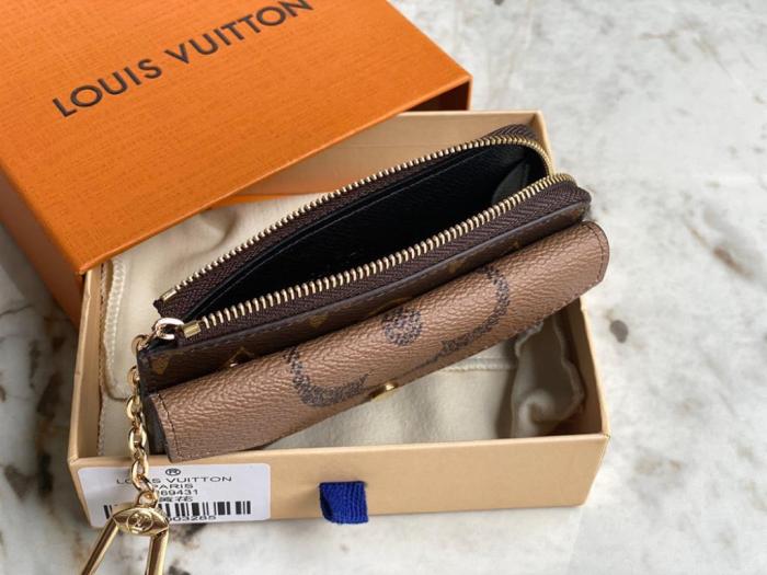 Handbag Louis Vuitton M69431 size 13*9.5*2.5cm