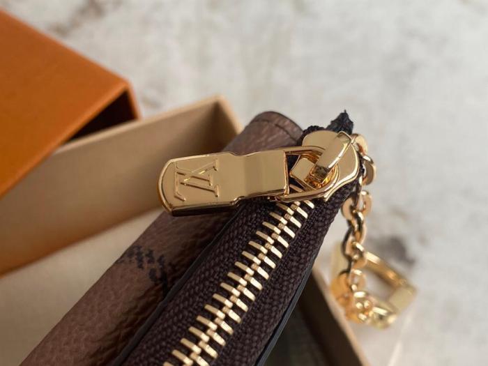 Handbag Louis Vuitton M69431 size 13*9.5*2.5cm