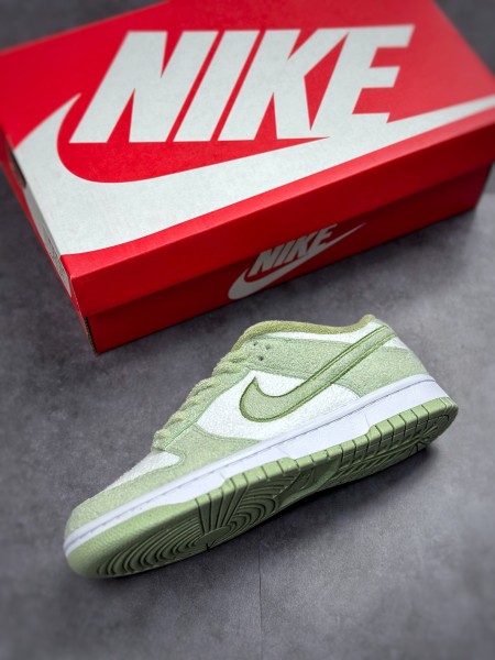 Nike Dunk Low SE Fleece Pack Honeydew (W)