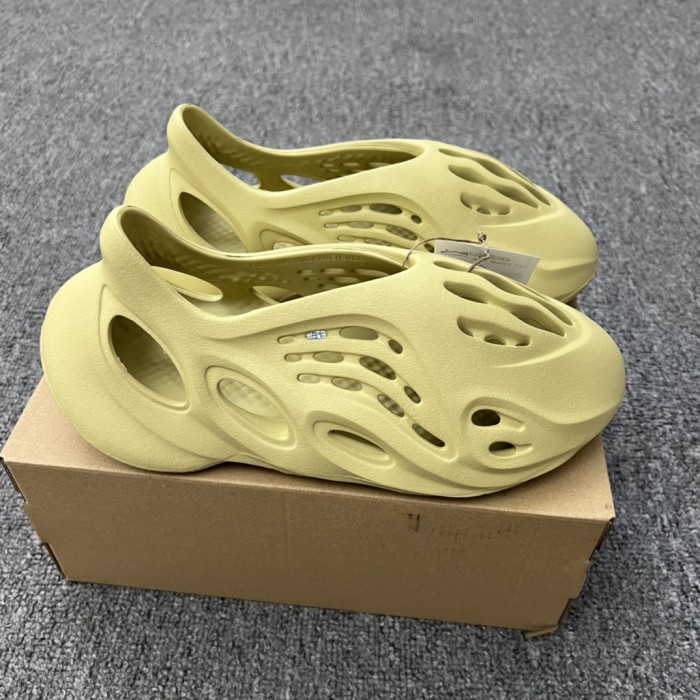 adidas Yeezy Foam RNNR Sulfur