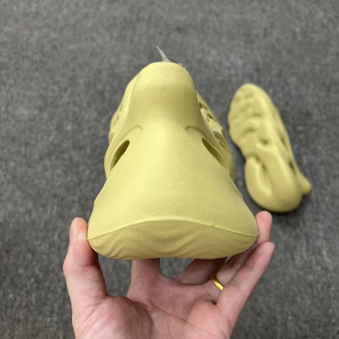 adidas Yeezy Foam RNNR Sulfur