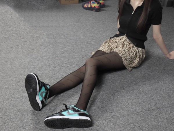 Nike SB Dunk Low Diamond Supply Co. Aqua Blue