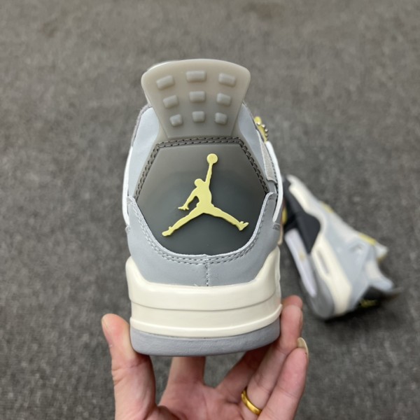 Jordan 4 Retro SE Craft Photon Dust