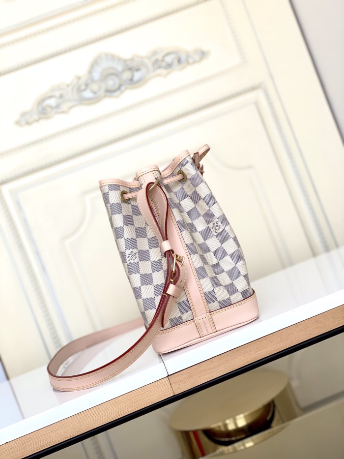 Handbag Louis Vuitton M40817 size22x 24 x 15 cm