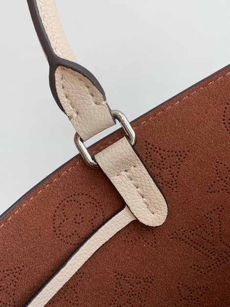 Handbag Louis Vuitton 59203 size32 x 23 x 13