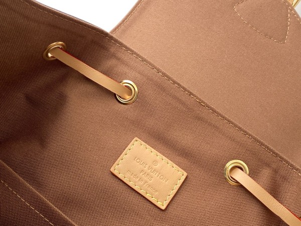 Handbag Louis VuittonM45501 size27.5 x 33.0 x 14.0