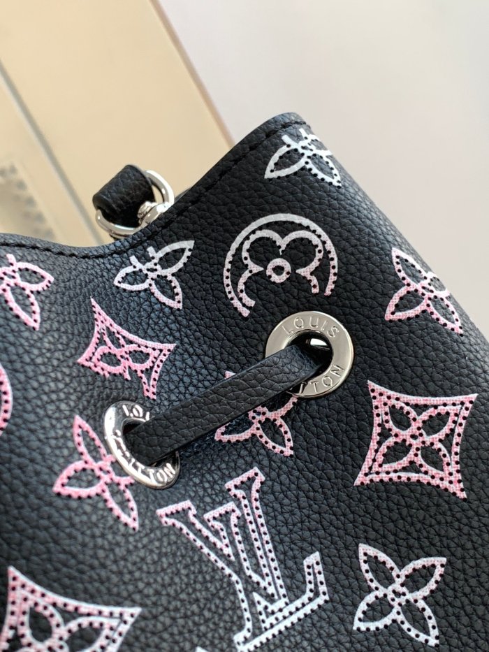 Handbag Louis Vuitton M21096 size9 x 22 x 14