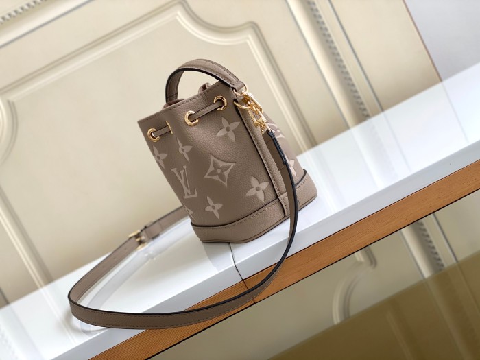 Handbag Louis Vuitton M81626 size13 x 16 x 10 cm 