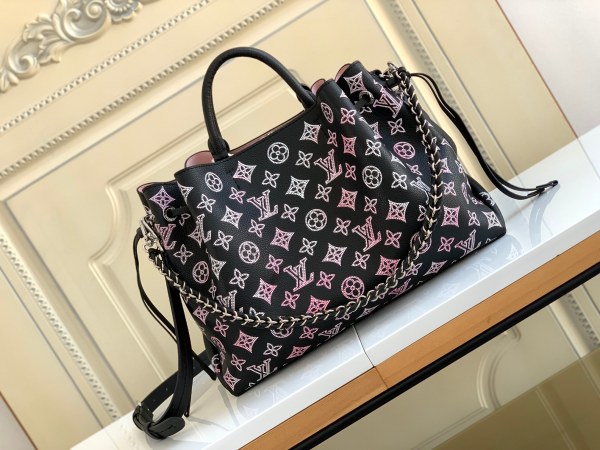 Handbag Louis Vuitton M21107 size32x23x13cm