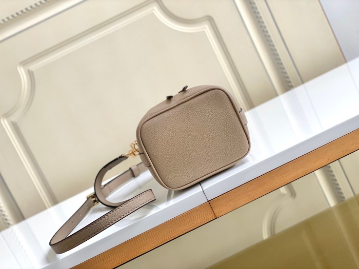 Handbag Louis Vuitton M81626 size13 x 16 x 10 cm 