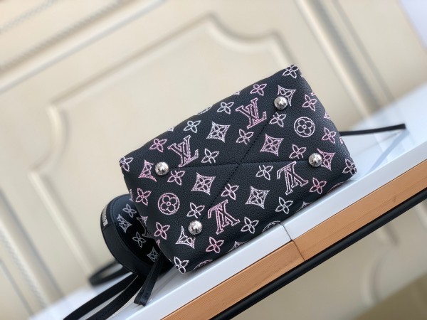 Handbag Louis Vuitton M21096 size9 x 22 x 14