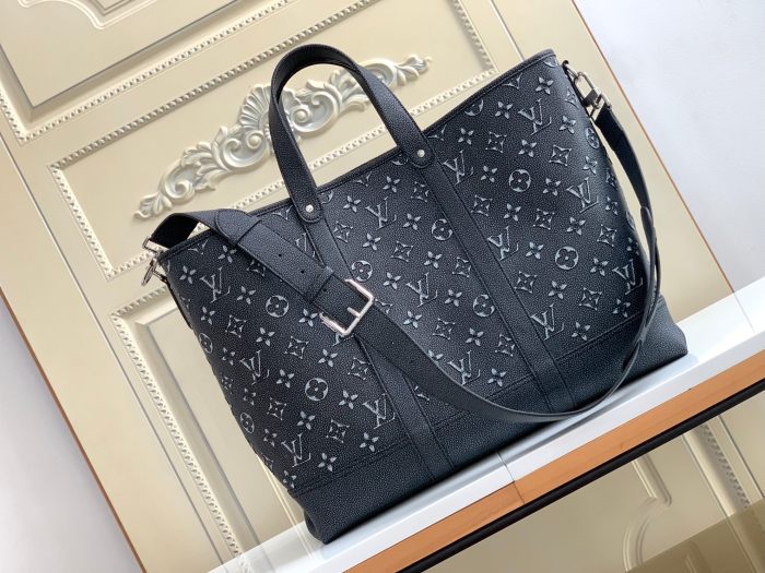 Handbag  Louis Vuitton M21371 size 60 x 37 x 15.5 cm