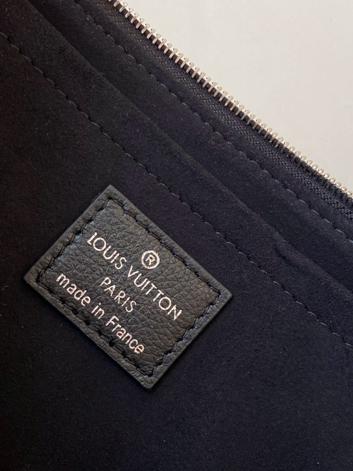 Handbag  Louis Vuitton M46410  size 24X13.5X4 cm