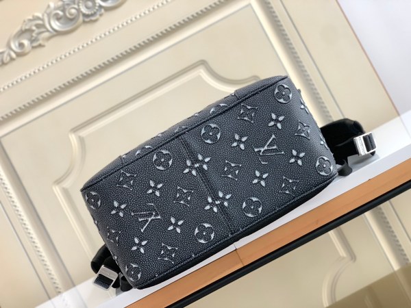 Handbag  Louis Vuitton  M21359  size  29 x 42 x 15  cm