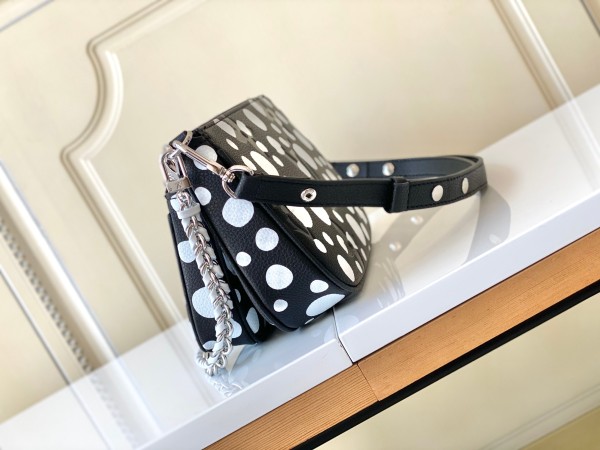 Handbag  Louis Vuitton M46410  size 24X13.5X4 cm