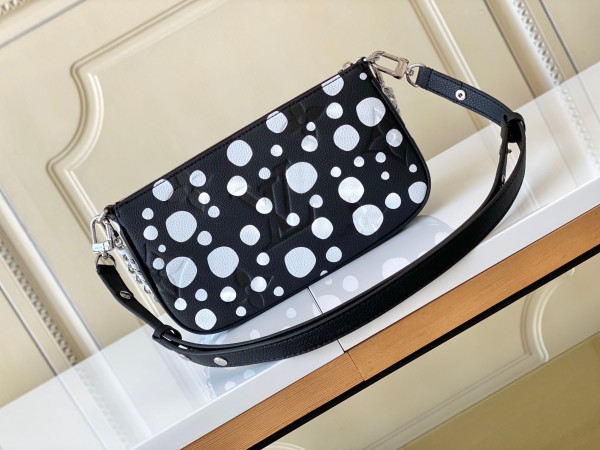 Handbag  Louis Vuitton M46410  size 24X13.5X4 cm