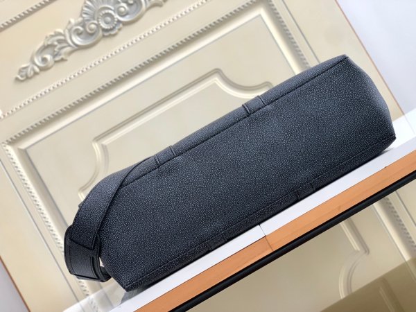 Handbag  Louis Vuitton M21371 size 60 x 37 x 15.5 cm