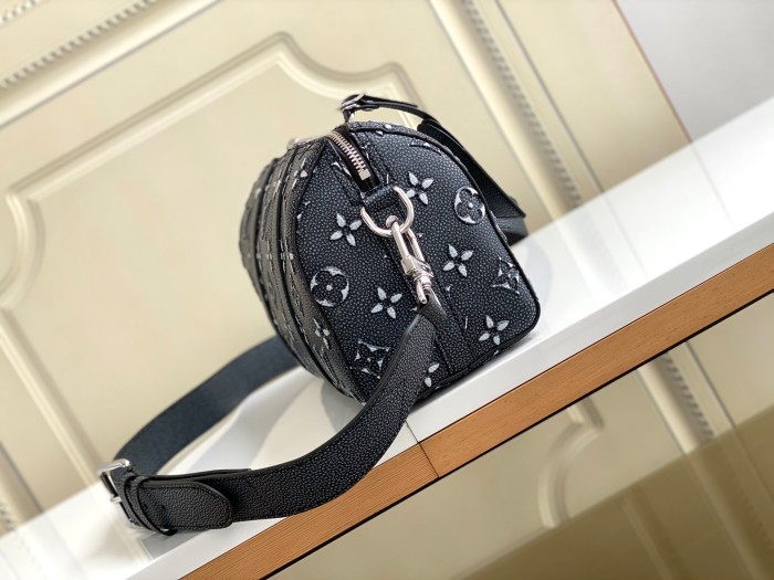  Handbag  Louis Vuitton  M21448 size  27x17x13 cm 