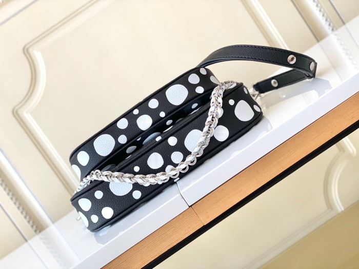 Handbag  Louis Vuitton M46410  size 24X13.5X4 cm