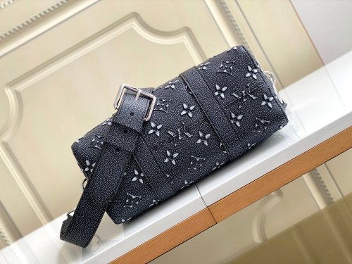  Handbag  Louis Vuitton  M21448 size  27x17x13 cm 