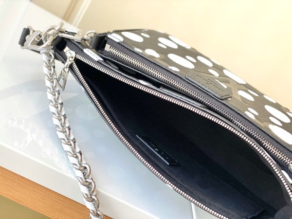 Handbag  Louis Vuitton M46410  size 24X13.5X4 cm