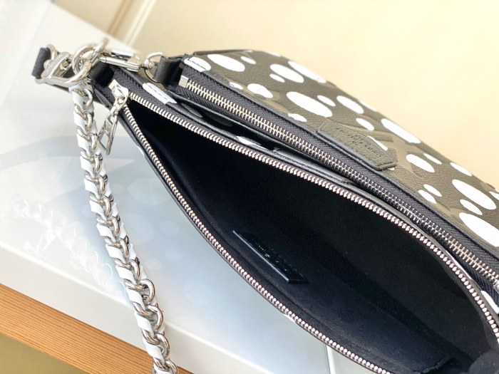 Handbag  Louis Vuitton M46410  size 24X13.5X4 cm