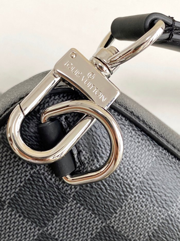 Handbag  Louis Vuitton  45302  size  20x31x7 cm