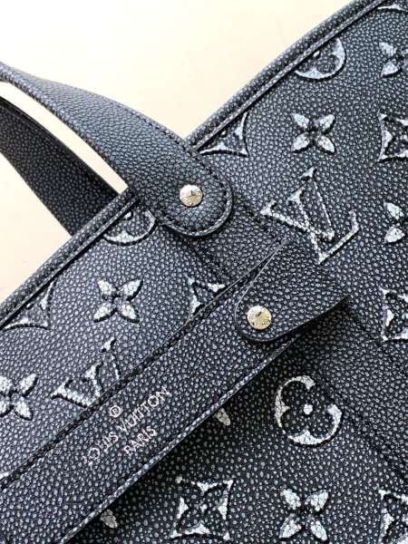 Handbag  Louis Vuitton M21371 size 60 x 37 x 15.5 cm